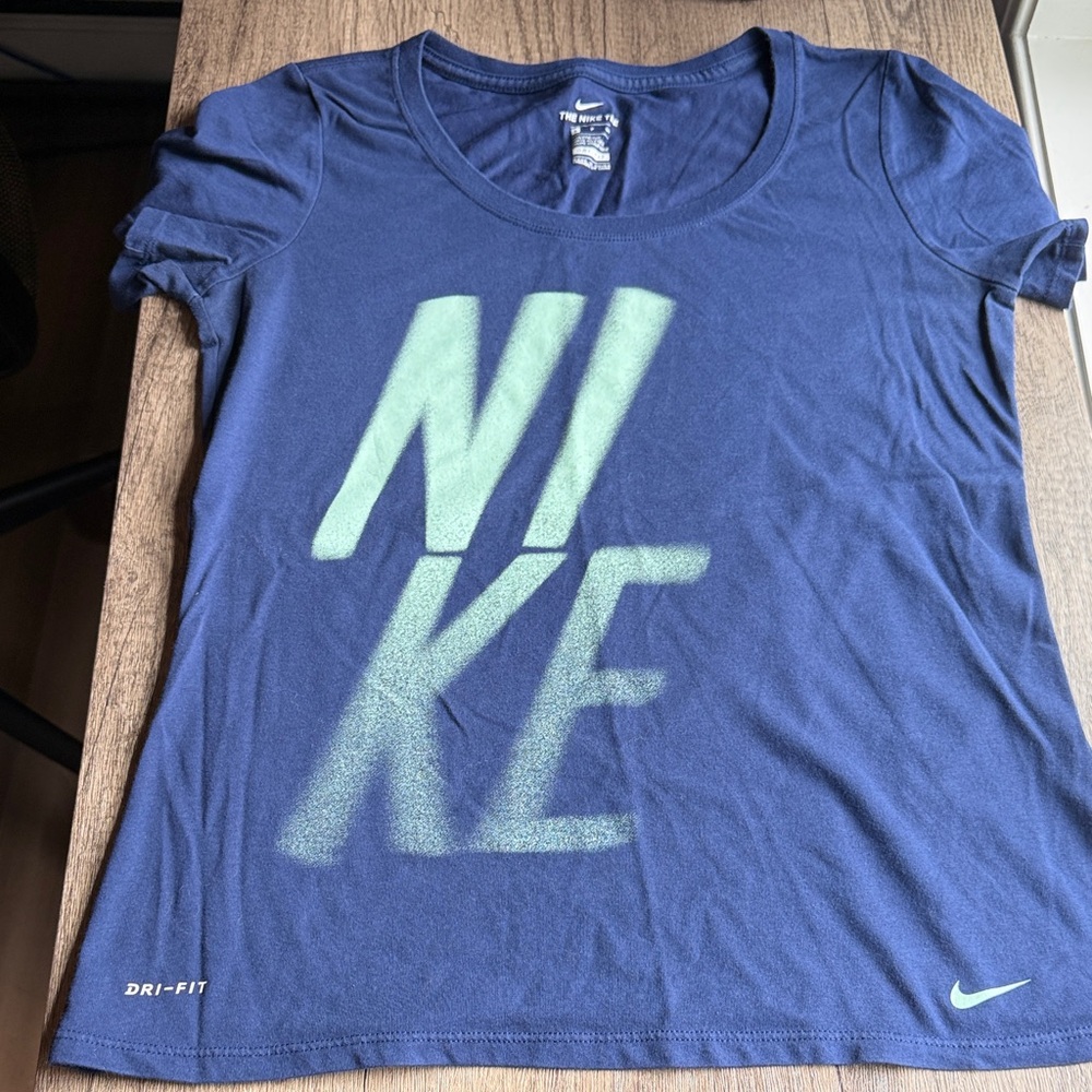 Nike Women's Navy and Mint Graphic Tee